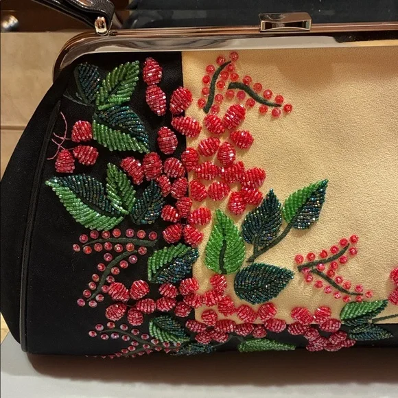 Isabella Fiore Handbag / Embellish - Picture 16 of 16